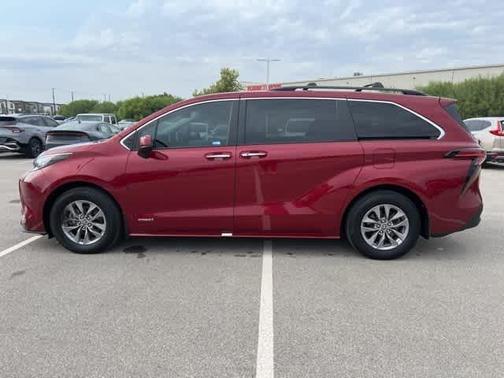 2021 Toyota Sienna XLE