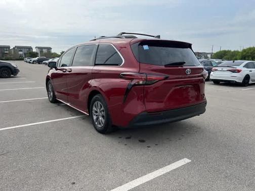 2021 Toyota Sienna XLE