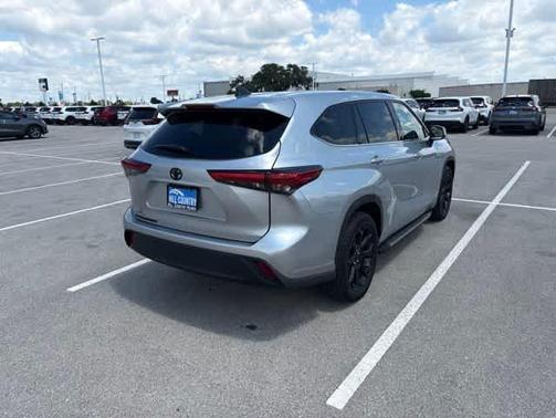 Celestial Silver Metallic 2022 Toyota Highlander L