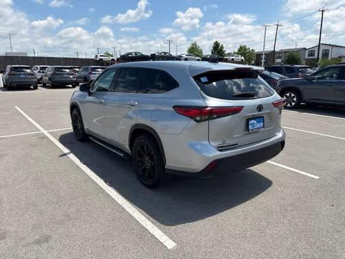 Celestial Silver Metallic 2022 Toyota Highlander L