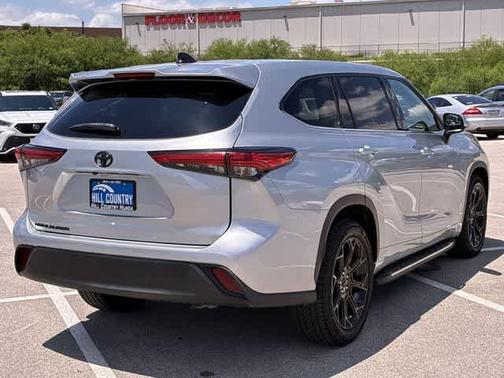 Celestial Silver Metallic 2022 Toyota Highlander L