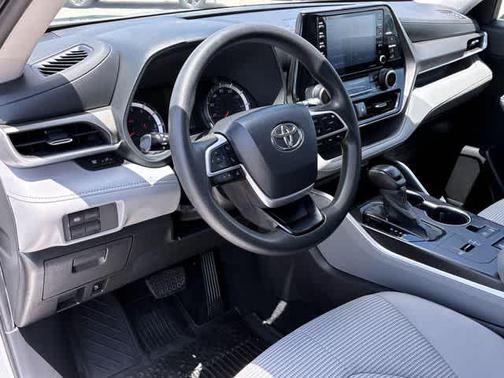 Celestial Silver Metallic 2022 Toyota Highlander L