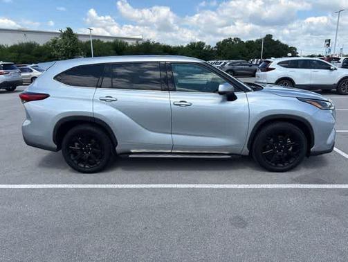 Celestial Silver Metallic 2022 Toyota Highlander L