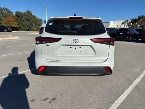 2022 Toyota Highlander L
