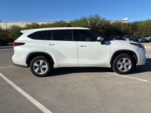 2022 Toyota Highlander L