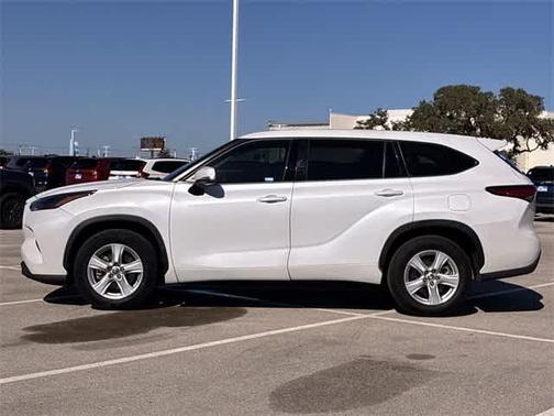2022 Toyota Highlander L