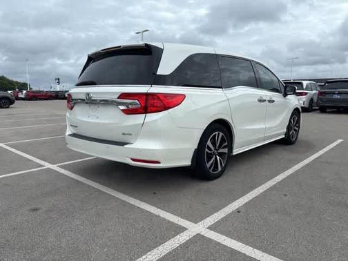 White Diamond Pearl 2018 Honda Odyssey Elite