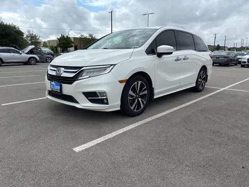 White Diamond Pearl 2018 Honda Odyssey Elite