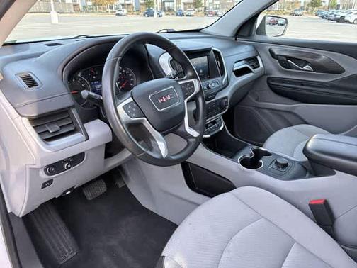 Summit White 2024 GMC Terrain SLE