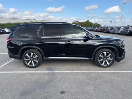 Crystal Black Pearl 2025 Honda Pilot Elite