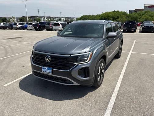 Platinum Gray Metallic 2025 Volkswagen Atlas Cross Sport 2.0T SE w/Technology