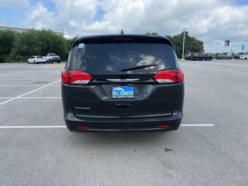 2023 Chrysler Voyager LX
