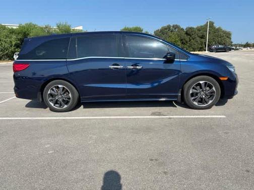 Obsidian Blue Pearl 2022 Honda Odyssey Elite