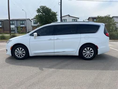 2018 Chrysler Pacifica Touring-L