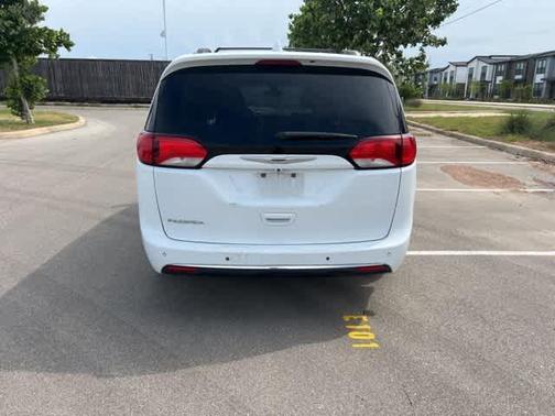2018 Chrysler Pacifica Touring-L