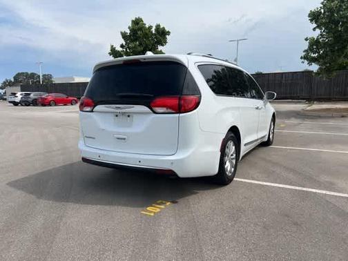 2018 Chrysler Pacifica Touring-L