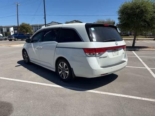 White 2014 Honda Odyssey Touring Elite