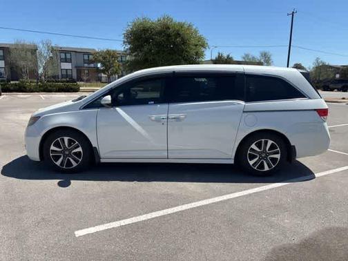 White 2014 Honda Odyssey Touring Elite