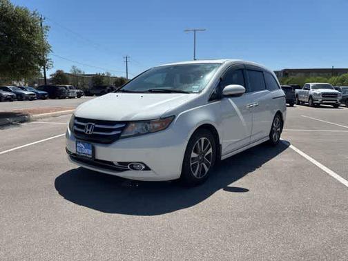 White 2014 Honda Odyssey Touring Elite