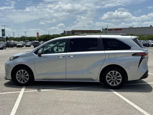 Celestial Silver Metallic 2021 Toyota Sienna LE