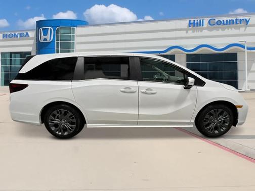 Platinum White Pearl 2026 Honda Odyssey Touring