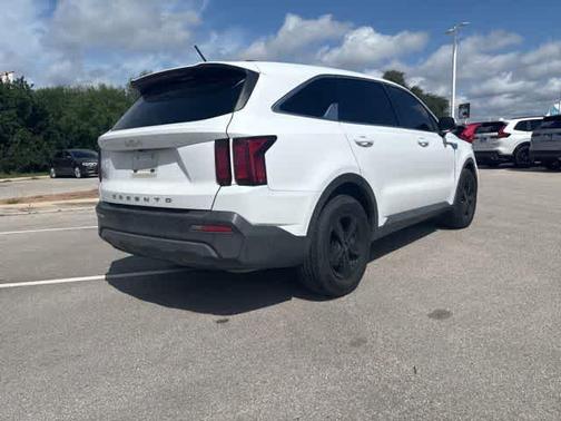 Glacial White Pearl 2022 Kia Sorento LX