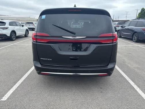 Brilliant Black Crystal Pearlcoat 2023 Chrysler Pacifica Touring-L