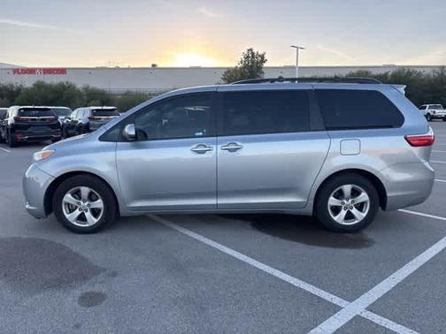 2017 Toyota Sienna LE