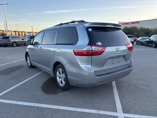 2017 Toyota Sienna LE