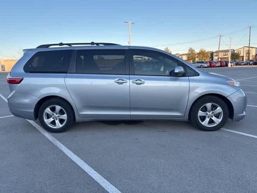 2017 Toyota Sienna LE