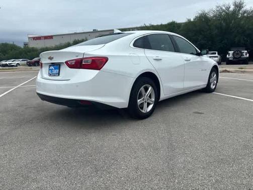 Summit White 2024 Chevrolet Malibu LT