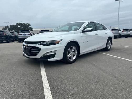 Summit White 2024 Chevrolet Malibu LT