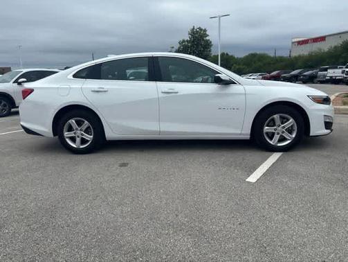 Summit White 2024 Chevrolet Malibu LT