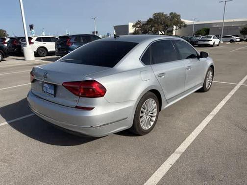 2016 Volkswagen Passat 1.8T SE