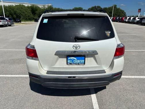 Blizzard Pearl 2013 Toyota Highlander Base Plus