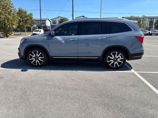 Sonic Gray Pearl 2022 Honda Pilot Touring 7-Passenger