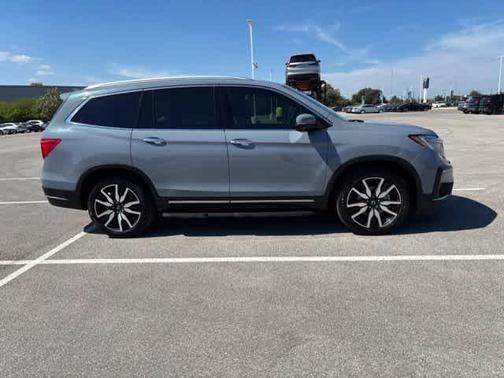 Sonic Gray Pearl 2022 Honda Pilot Touring 7-Passenger