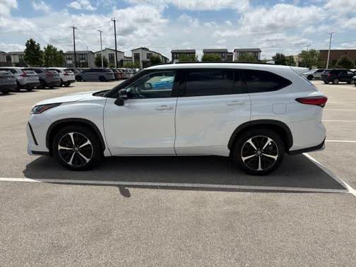 Wind Chill Pearl 2022 Toyota Highlander XSE