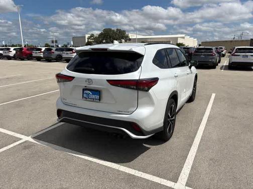 Wind Chill Pearl 2022 Toyota Highlander XSE