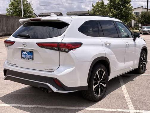 Wind Chill Pearl 2022 Toyota Highlander XSE