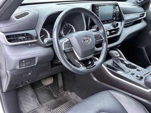 Wind Chill Pearl 2022 Toyota Highlander XSE