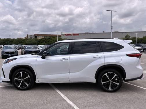 Wind Chill Pearl 2022 Toyota Highlander XSE