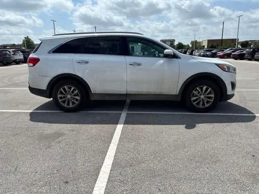 Snow White Pearl 2018 Kia Sorento LX