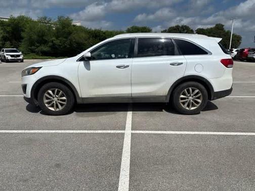 Snow White Pearl 2018 Kia Sorento LX