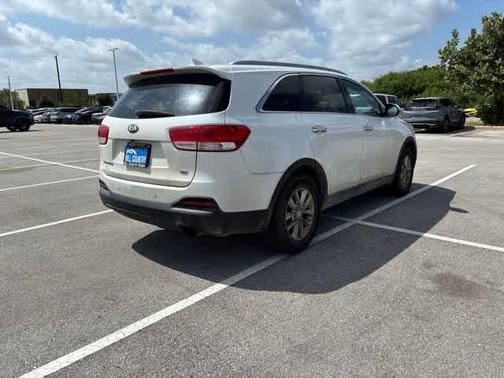 Snow White Pearl 2018 Kia Sorento LX