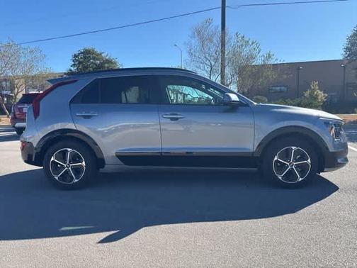 2023 Kia Niro SX