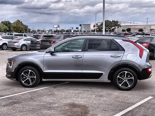 2023 Kia Niro SX