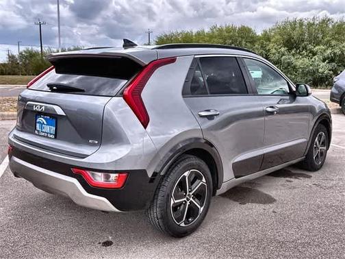 2023 Kia Niro SX