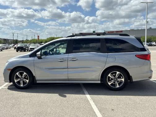 Lunar Silver Metallic 2018 Honda Odyssey Touring