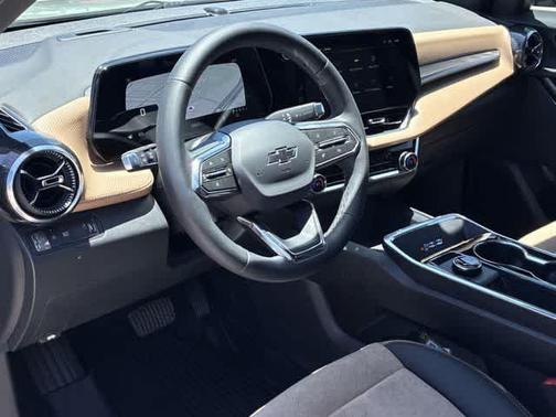 Green 2026 Chevrolet Equinox FWD ACTIV